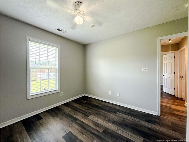 Building Photo - 225 Shakerstone Dr