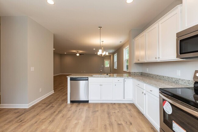 Building Photo - Four Bedroom Home