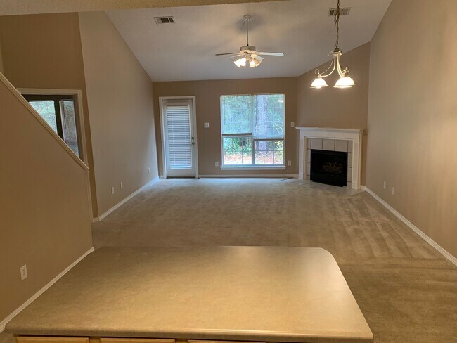 Building Photo - 755 Willow Springs Dr