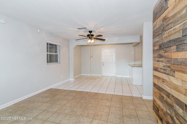 Building Photo - 2378 Lourdes Dr W