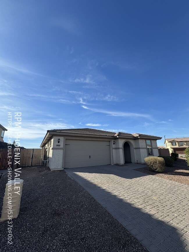 Building Photo - Luxury 4 bed / 3 bath home in Goodyear!