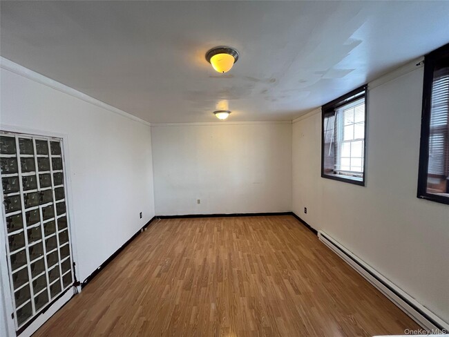 Building Photo - 22 E Main St