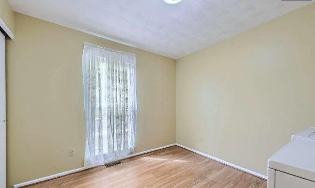 Primary Photo - 3149 Oak Cir N