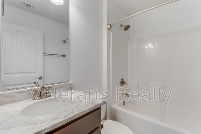 Building Photo - 14037 Fox Hill Dr