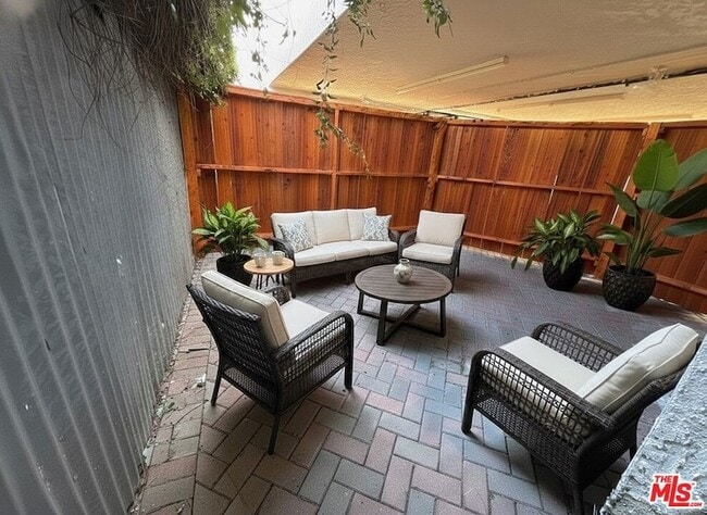 Building Photo - 1534 Mariposa Ave