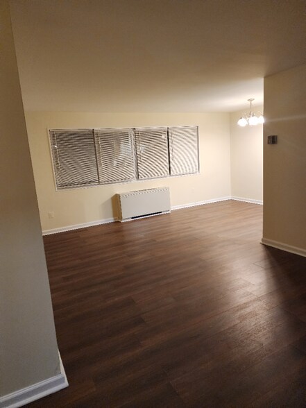 Building Photo - 1005 Chillum Rd