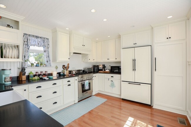 Building Photo - Beautiful Single Family Home in Willoughby Beach!!