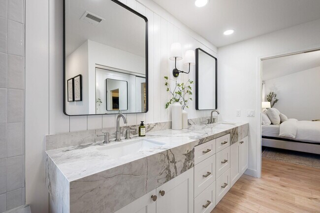 Building Photo - 76817 Manor Ln