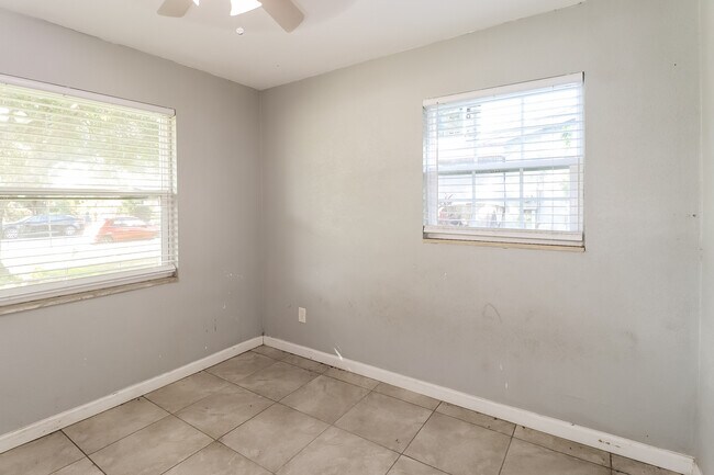 Building Photo - 4705 King Cole Blvd