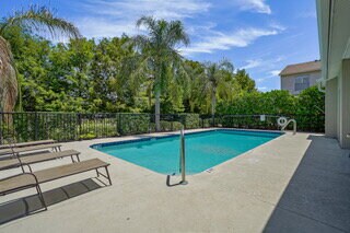 Building Photo - Like New Townhome in Heritage Oaks!