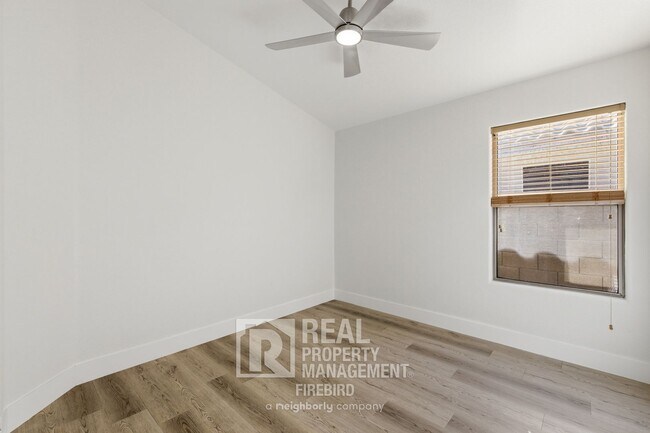 Building Photo - 2420 W Blue Sky Dr