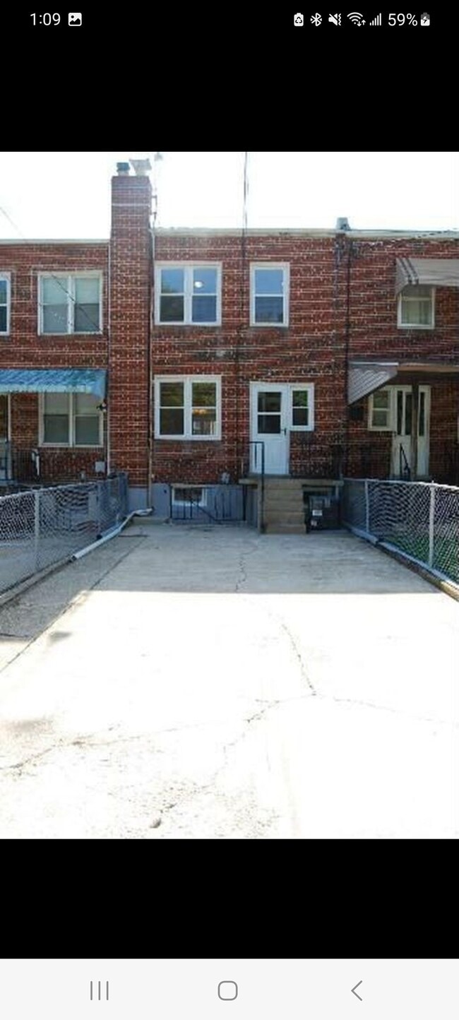 Building Photo - 715 Umbra St