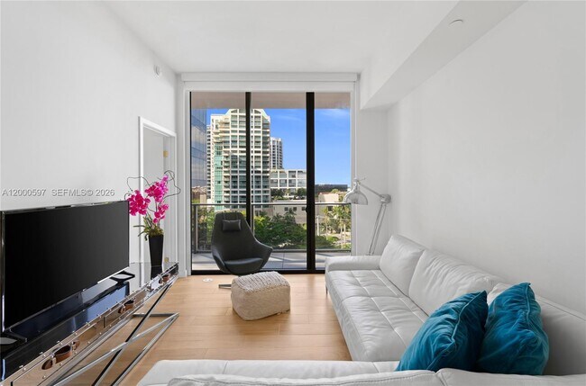 Building Photo - 2678 Tigertail Ave