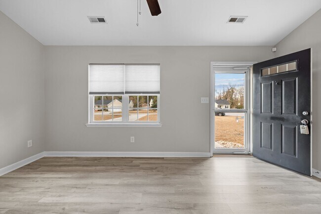 Building Photo - Woodbury Farms