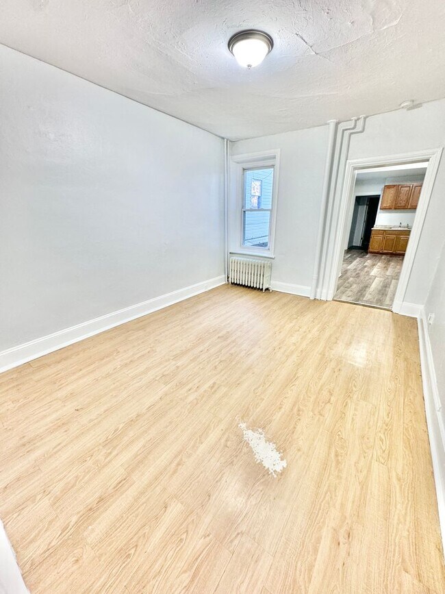 Building Photo - 445-447 West Linden Street