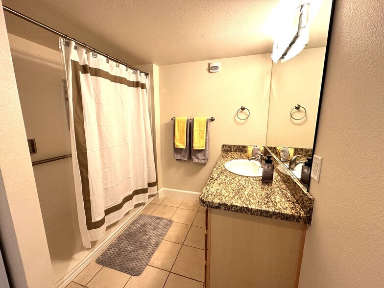 Building Photo - 450 N Arlington Ave