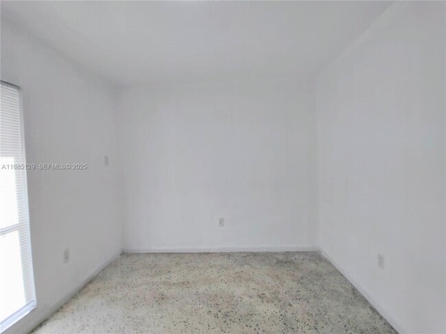 Building Photo - 921 SW 7th St