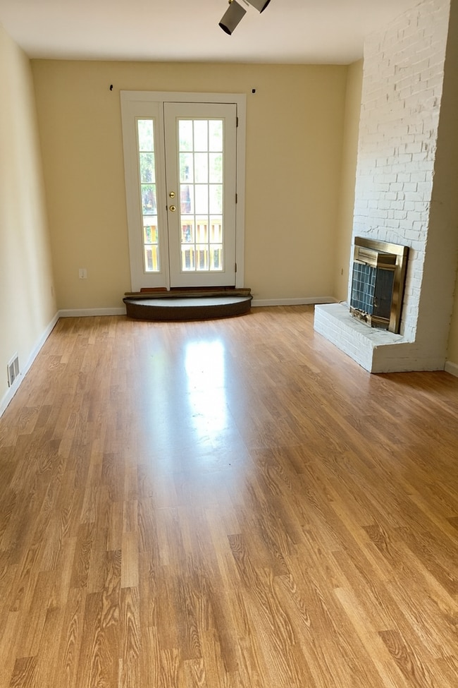 Building Photo - 5744 Elmer St