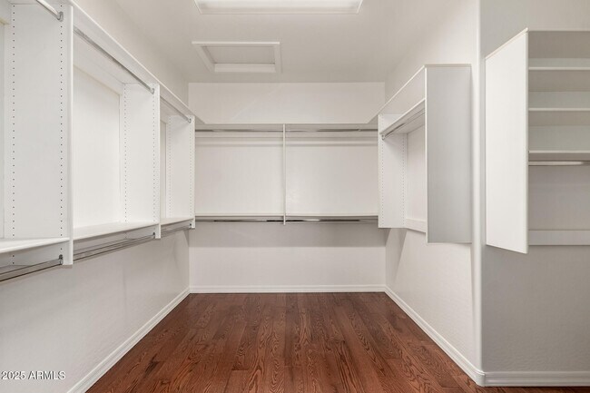 Building Photo - 10573 E Sheena Dr