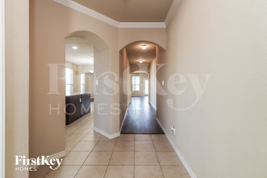 Building Photo - 1005 Destrehan Dr