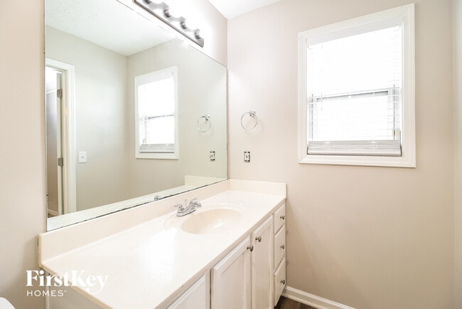 Building Photo - 763 Ives Way NW