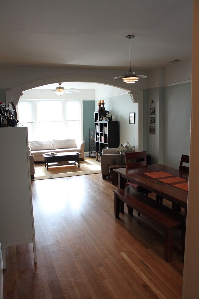 Building Photo - 4243 N Lincoln Ave