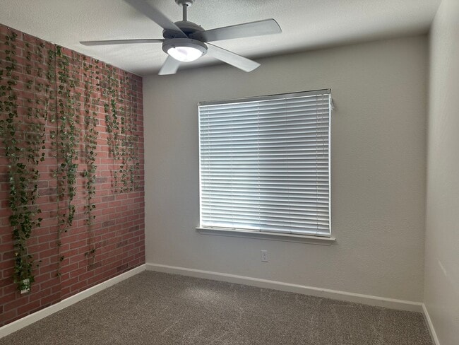 Building Photo - Completely remodeled home near Mountain Vi...