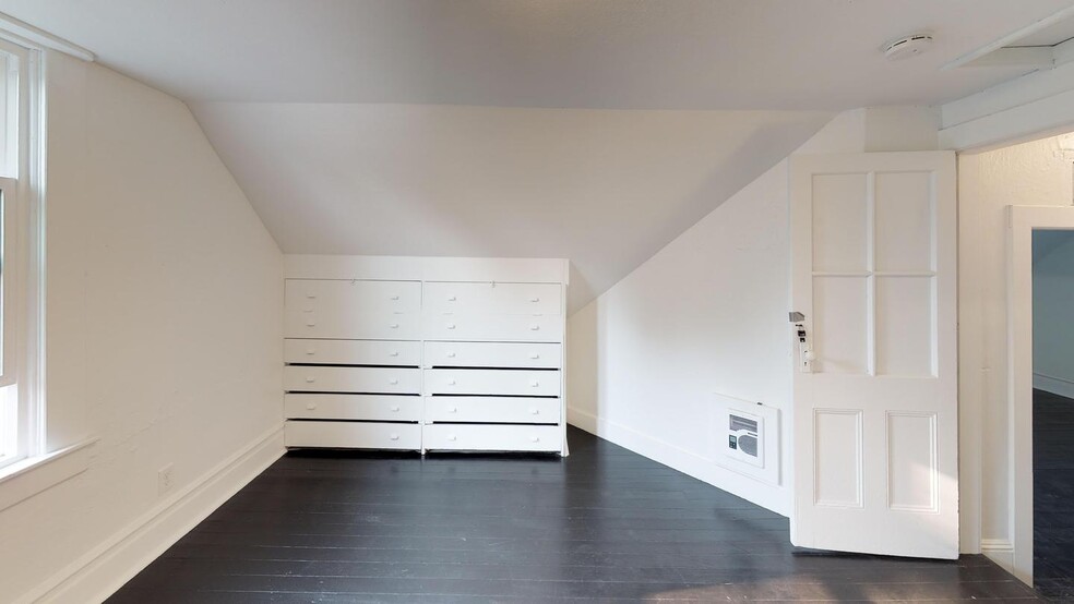 Building Photo - 1730 SE 35th Pl