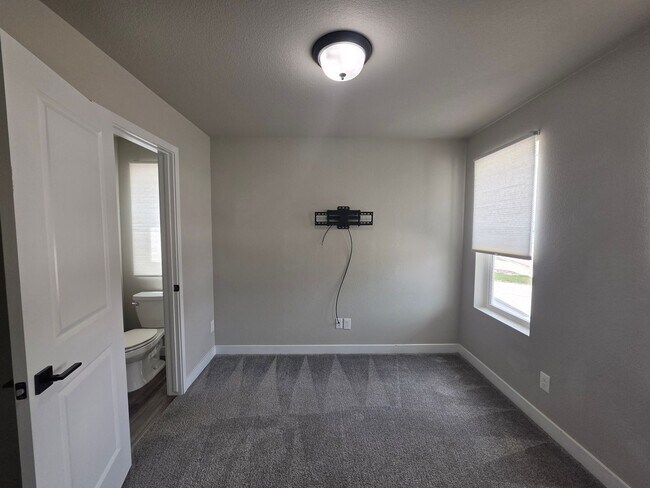Building Photo - 10429 Luneth Dr