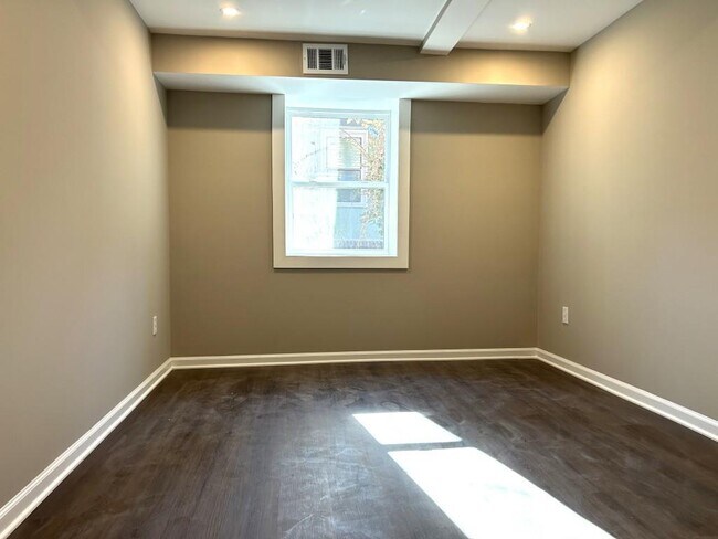 Building Photo - 1267 Arborvista Dr NE