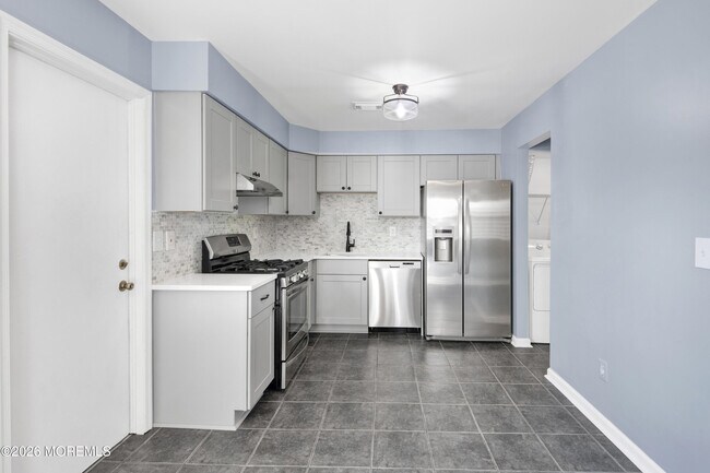 Building Photo - 6 Stowe Ct