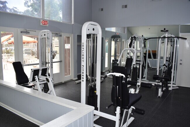 Building Photo - Studio Condo with Vaulted Ceilings in Serra Mesa