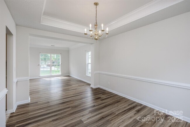 Building Photo - 16017 Woodcote Dr