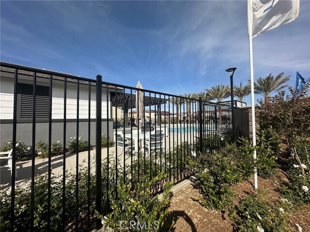Building Photo - 30460 Arroyo Spgs St