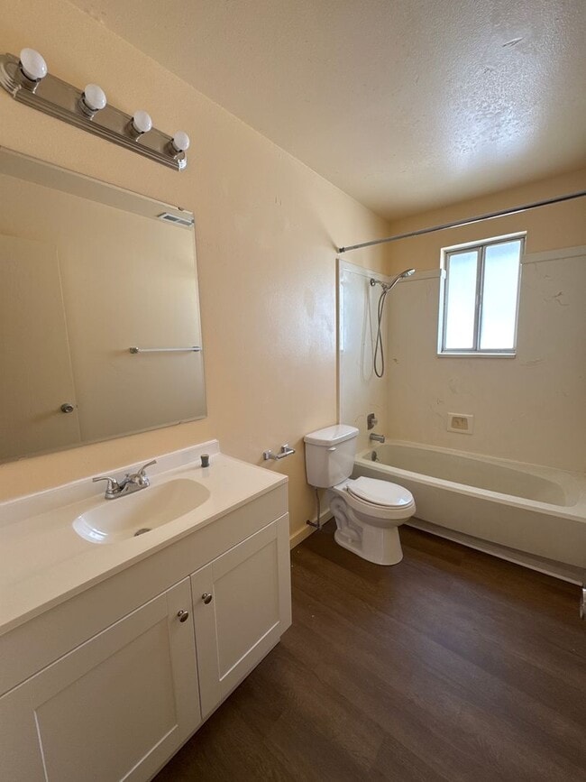 Building Photo - 256 S 1500 W