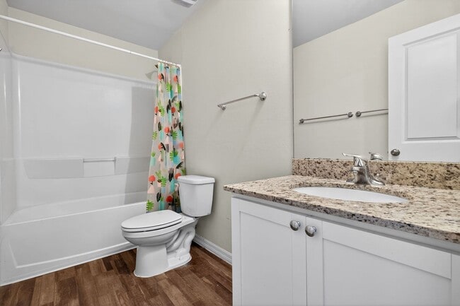 Building Photo - 4 Bedroom Home 2 Story