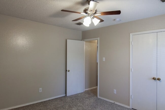 Building Photo - 1460 Stewart Dr