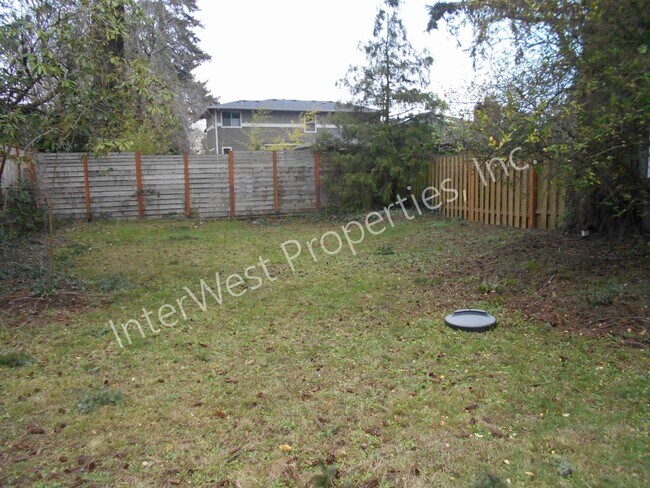 Building Photo - 7622 SE 36th Ave