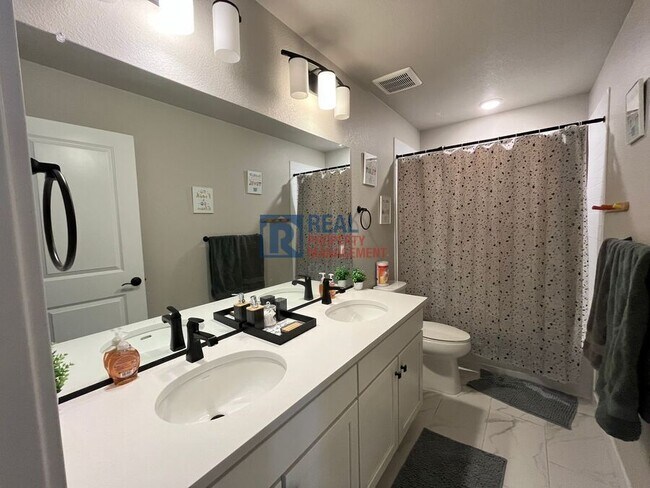 Building Photo - 385 Baler Ct