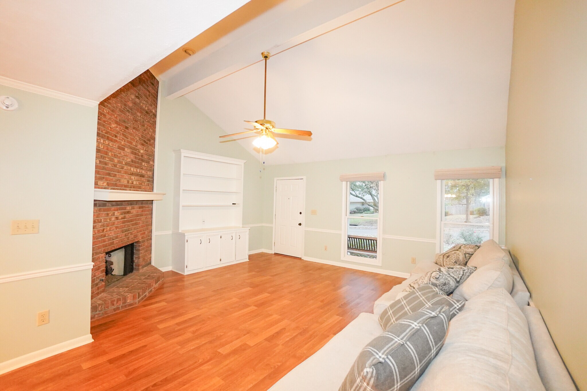 Building Photo - 325 Mockingbird Ln