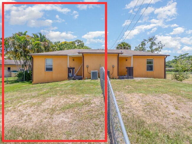 Building Photo - Cocoa Duplex