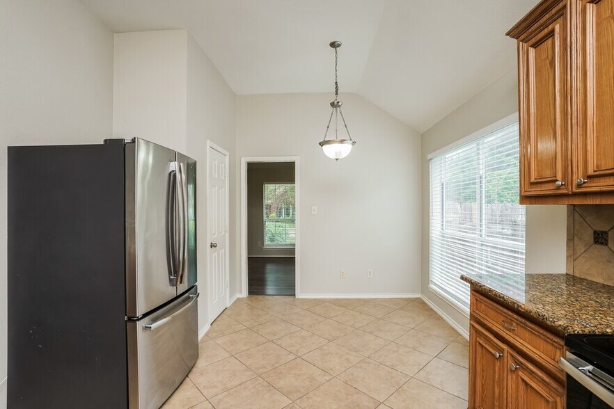 Building Photo - 25810 Palmdale Estate Dr