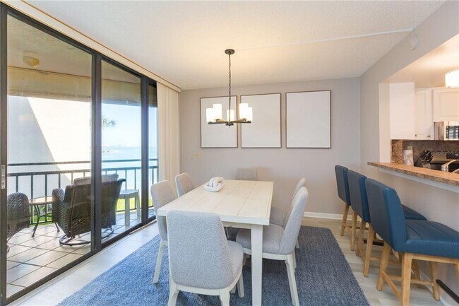 Building Photo - 5729 Del Sol Blvd