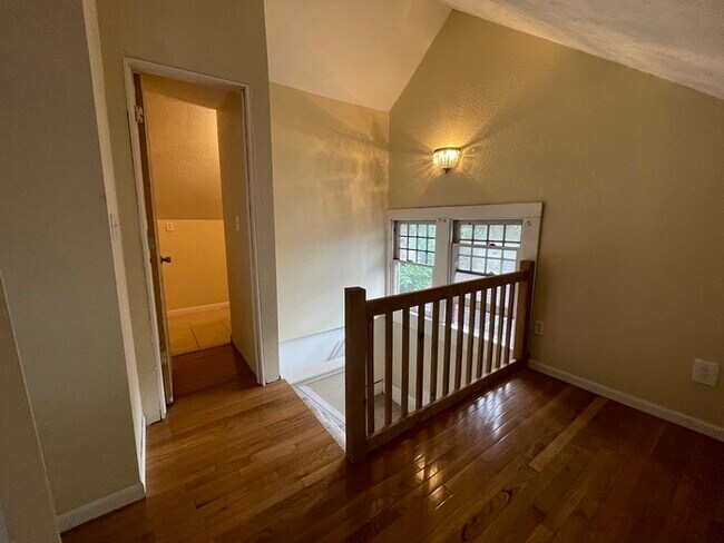 Building Photo - Wealthy St / Cherry St Duplex for Rent