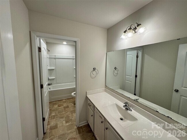 Building Photo - 1007 Maylen Trce