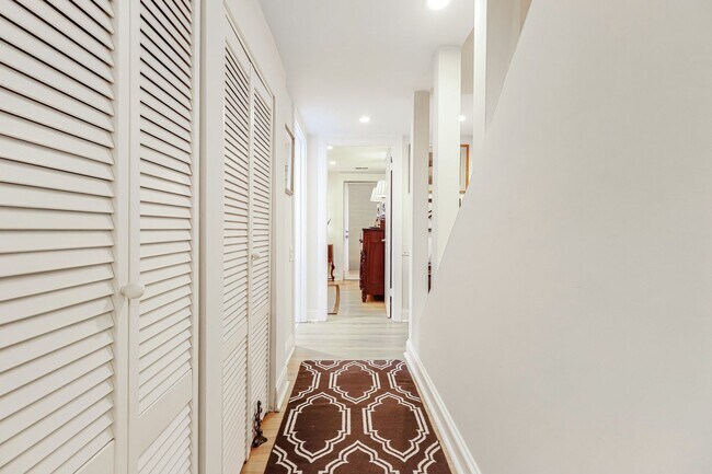 Building Photo - Amazing Adams Morgan Two-Level Condo| Parking included!