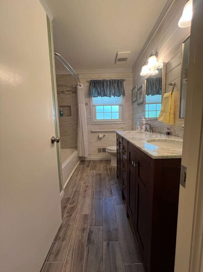 Building Photo - Lovely One Level House in SW Roanoke! 3 Bd...