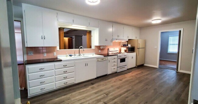 Building Photo - Immaculate renovated Mid Century with all ...