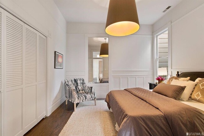 Building Photo - 226-230 Scott St