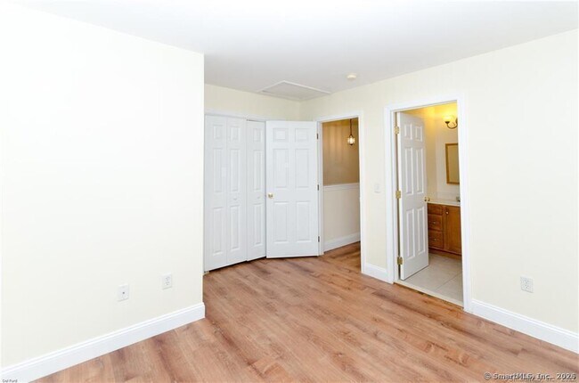 Building Photo - 527 W Thames St